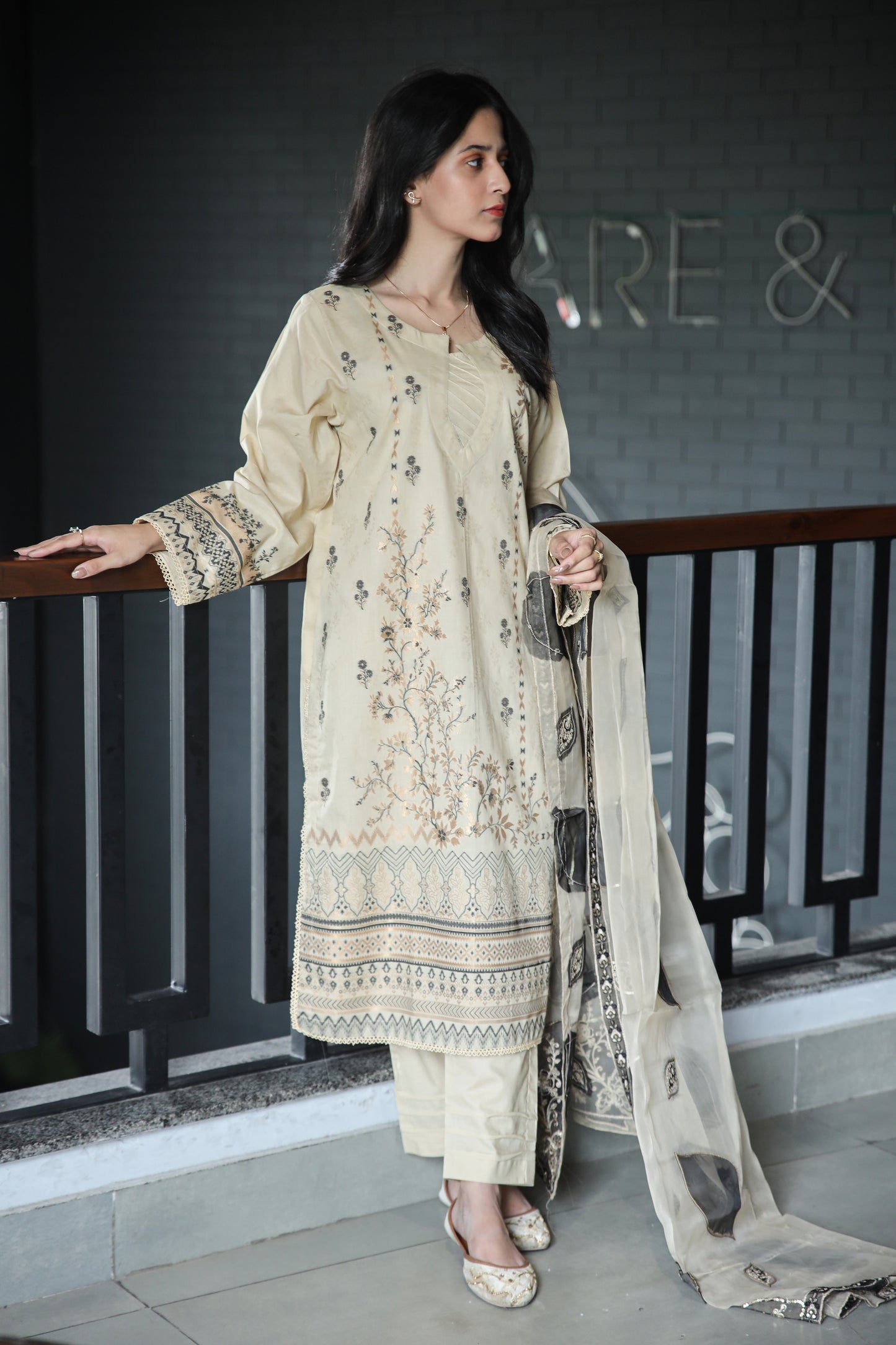 Brosha Lawn with Fancy Organza Dupatta