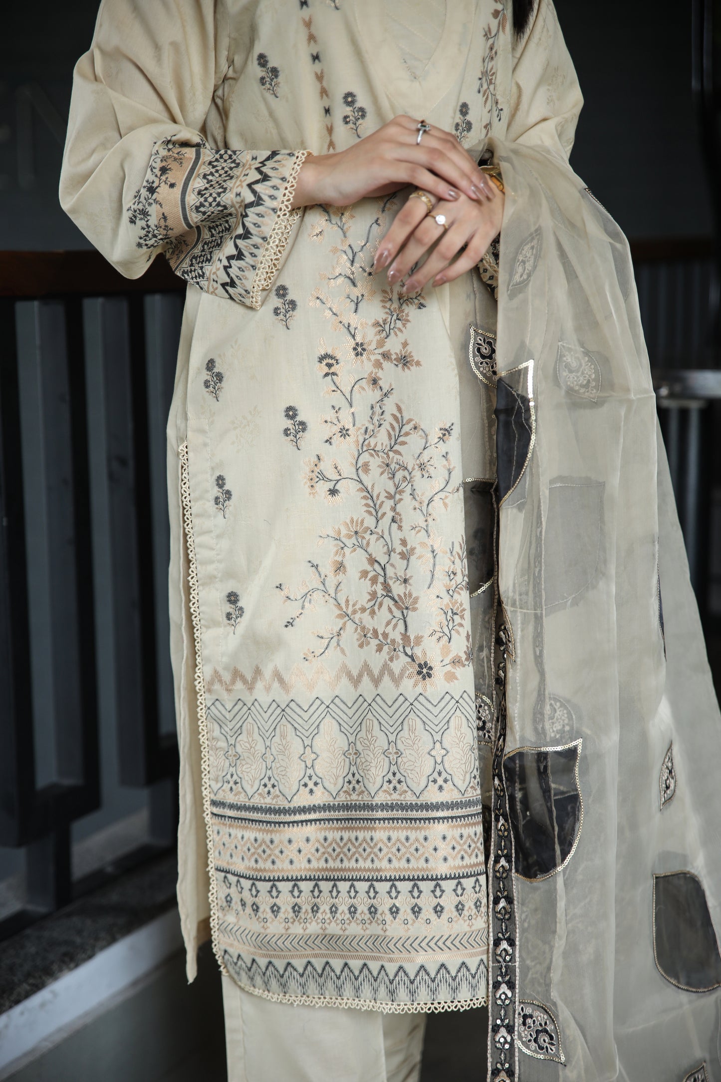 Brosha Lawn with Fancy Organza Dupatta