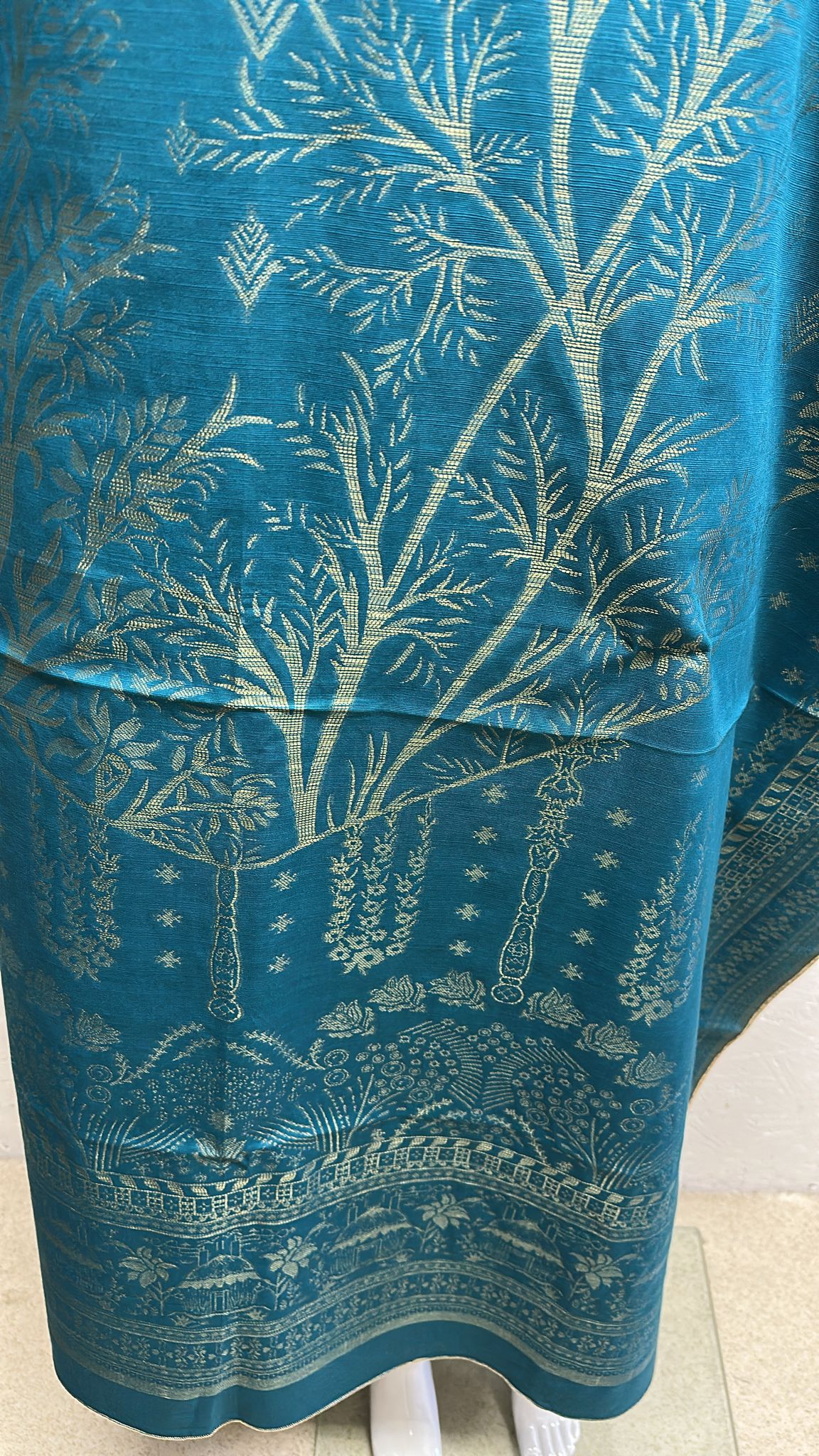 Jacuard Brosha Khaddar 3 Piece with Plain Trouser and Heavy Jacuard Brosha Khaddar Shawl