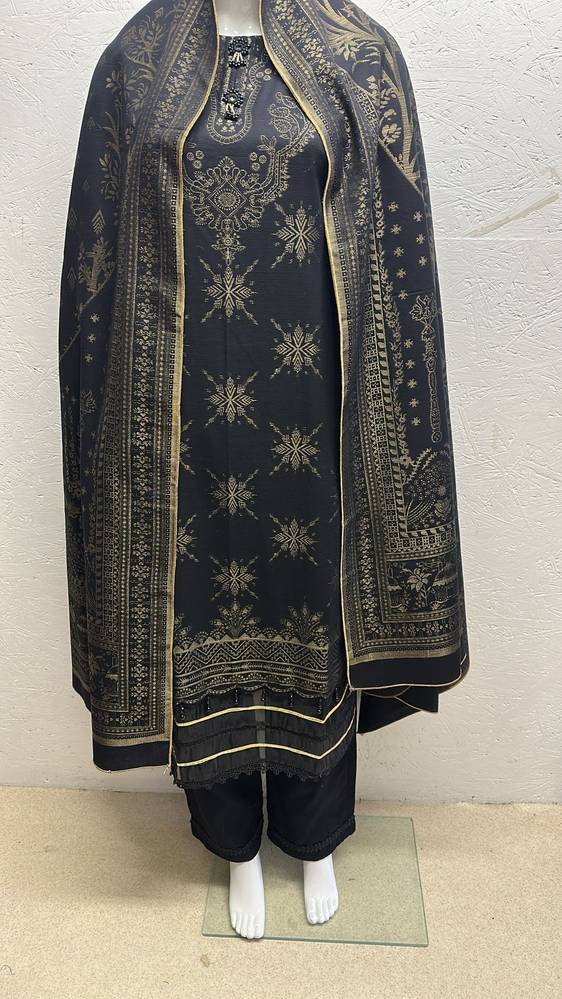 Jacuard Brosha Khaddar 3 Piece with Plain Trouser and Heavy Jacuard Brosha Khaddar Shawl