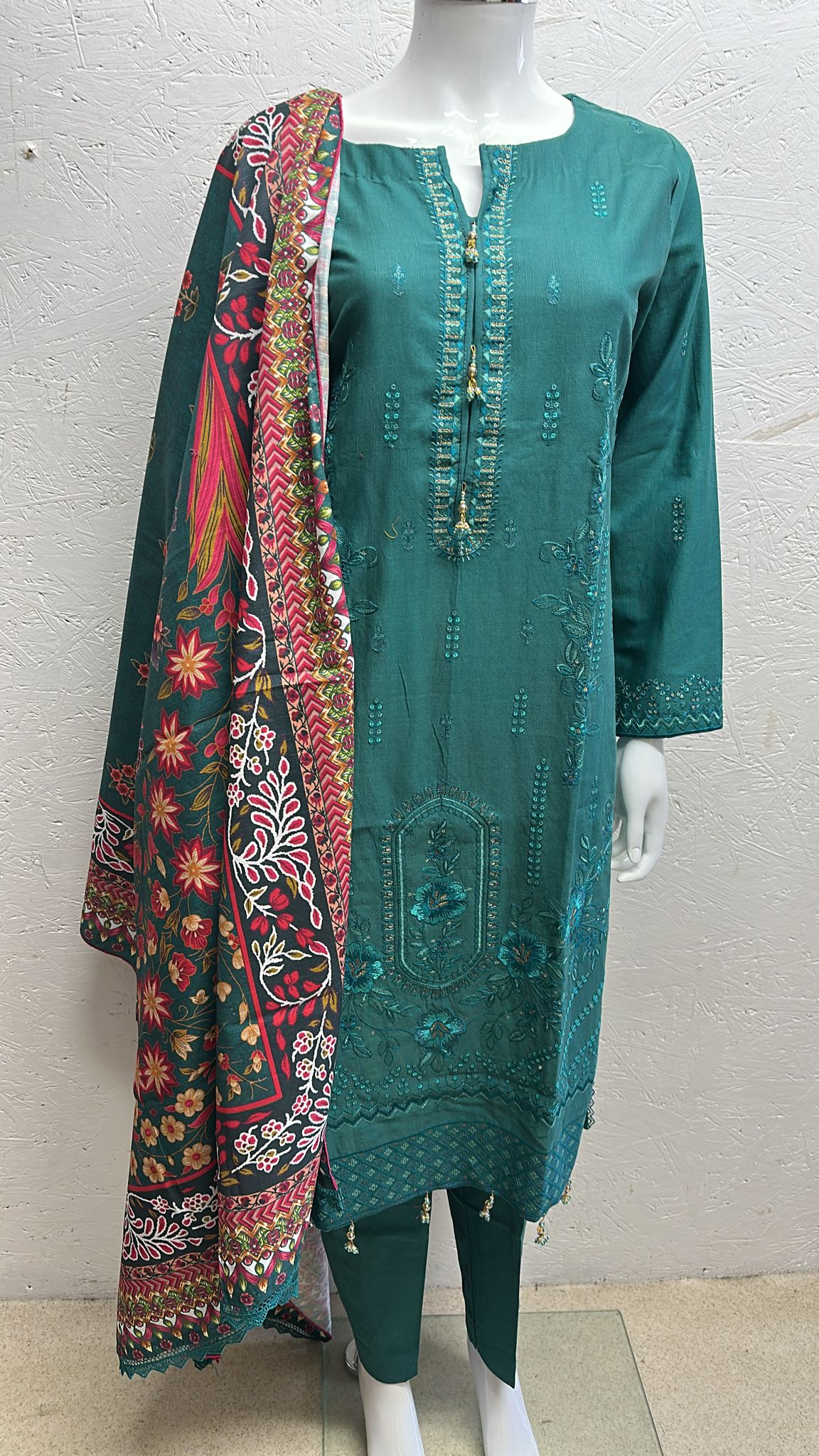 Khaddar 3 Piece Breeze Style with Plain Trouser and Printed Khaddar Dupatta