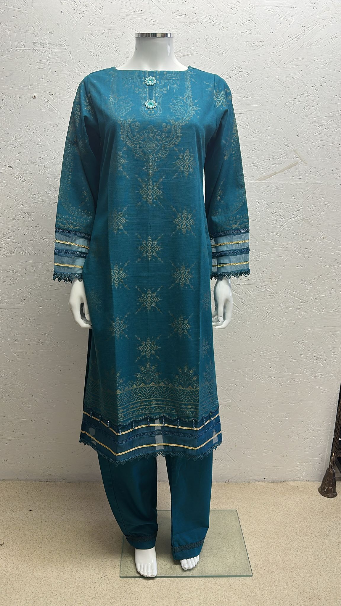 Jacuard Brosha Khaddar 3 Piece with Plain Trouser and Heavy Jacuard Brosha Khaddar Shawl
