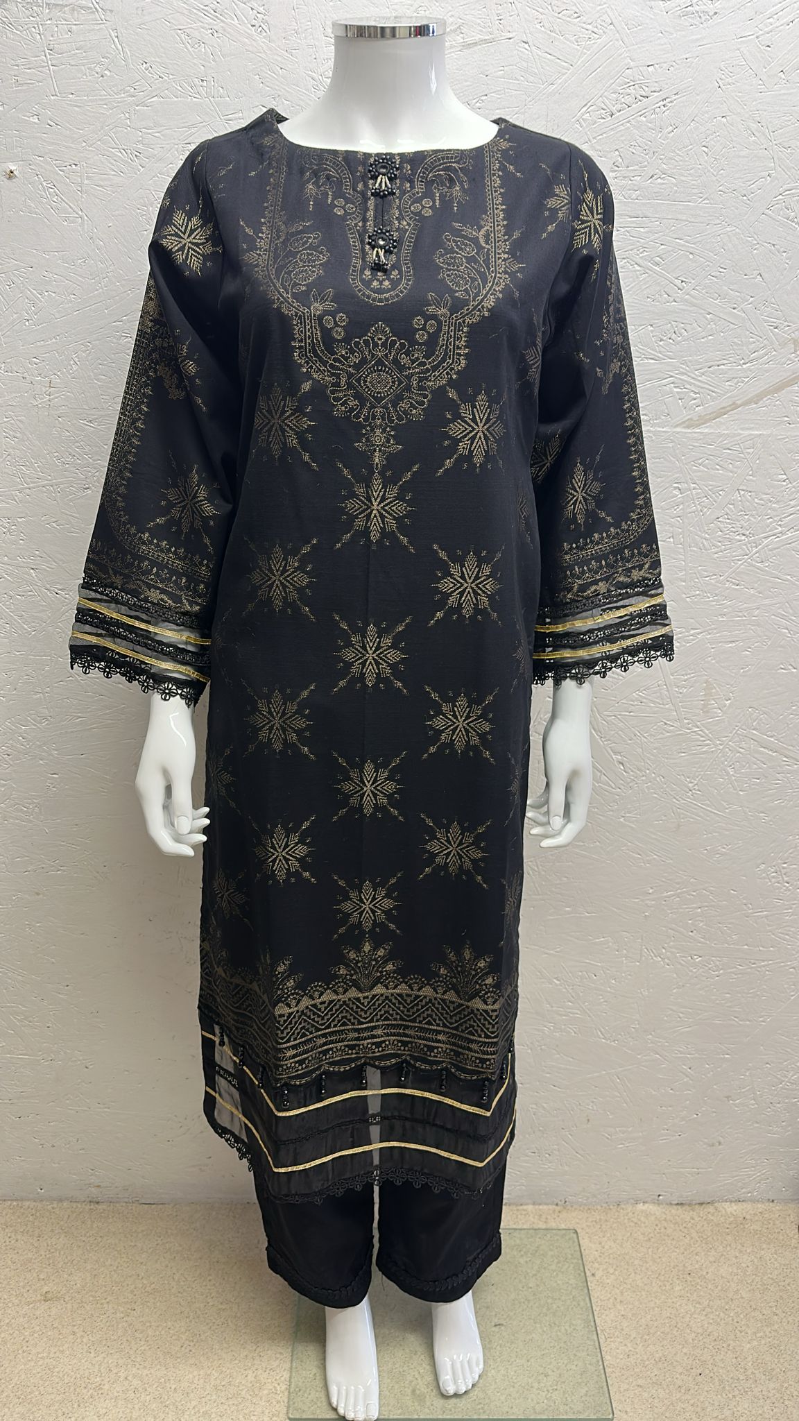 Jacuard Brosha Khaddar 3 Piece with Plain Trouser and Heavy Jacuard Brosha Khaddar Shawl